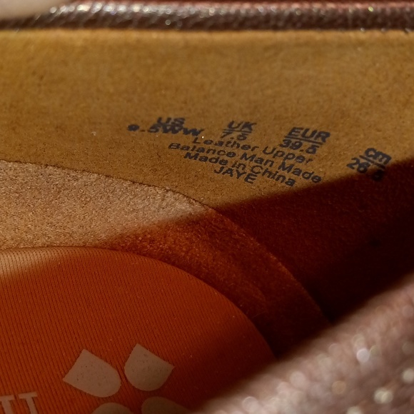 🆕Naturalizer Leather Comfort Slip On Flats Size 9.5 Wide Width Career wear Shoe - Picture 4 of 4